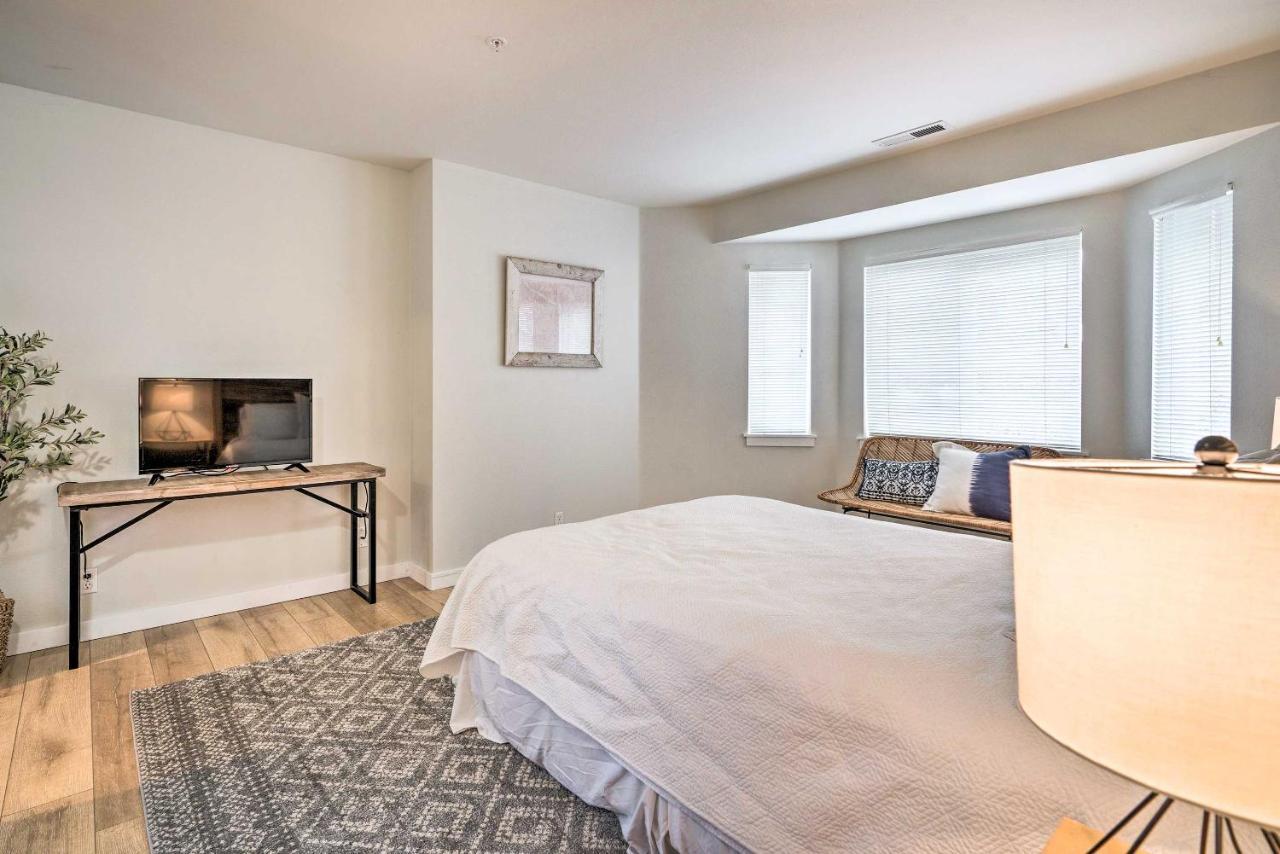 Chic Chelan Condo With Balcony, Walk To Lake And Dtwn! 外观 照片