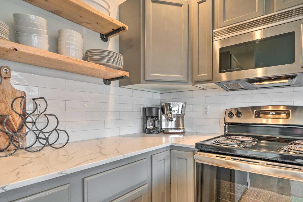 Chic Chelan Condo With Balcony, Walk To Lake And Dtwn! 外观 照片